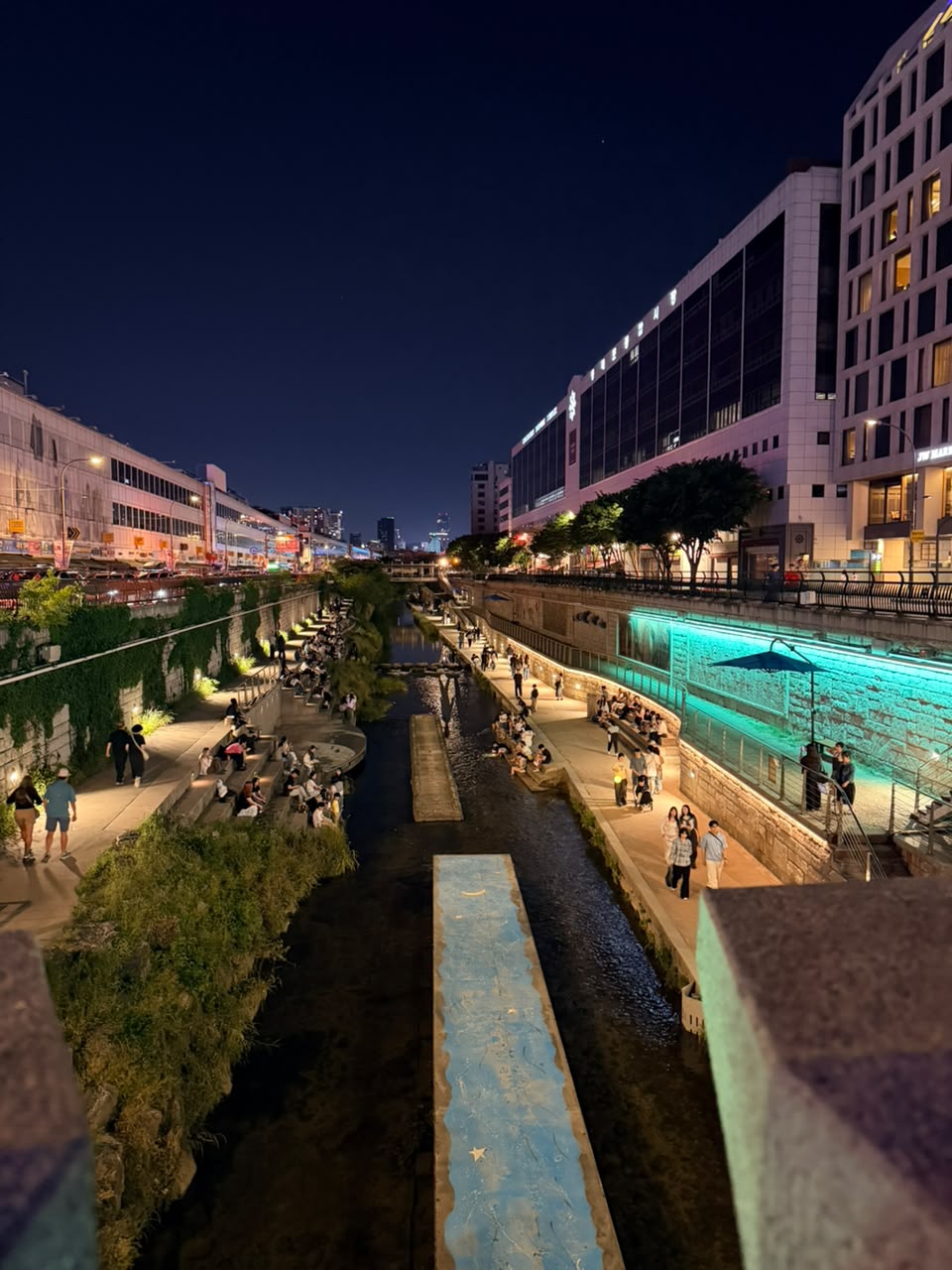 Cheonggyecheon stream at night, Seoul